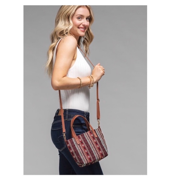 🔥🆕 Burgundy Boho Print Crossbody - Picture 4 of 4
